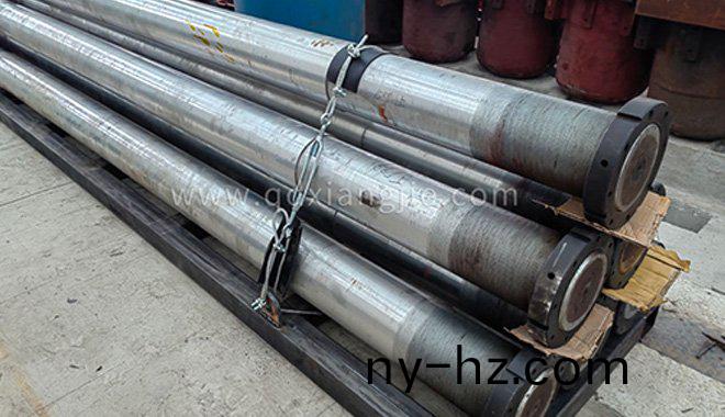 9月(yue)25日髮貨(huo)5檯立(li)柱(zhu)式實(shí)(shi)心(xin)胎硫化機(jī)