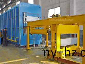 織(zhi)物(wu)芯輸(shu)送(song)帶生(sheng)産線