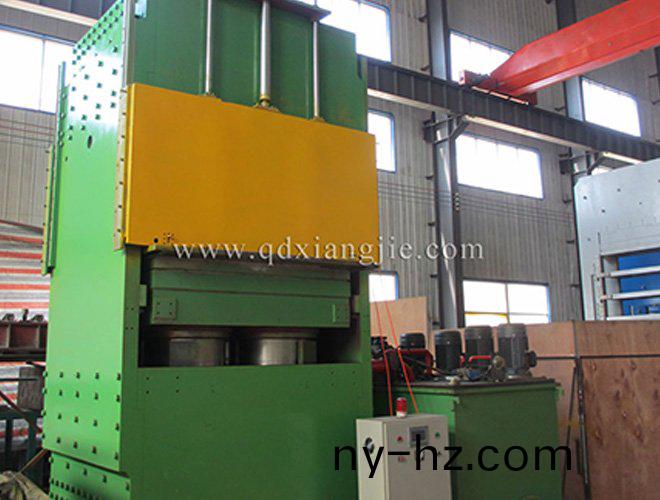 XLB-1900X1900-3000T側(cè)(ce)闆(ban)式硫化機(jī)(ji)