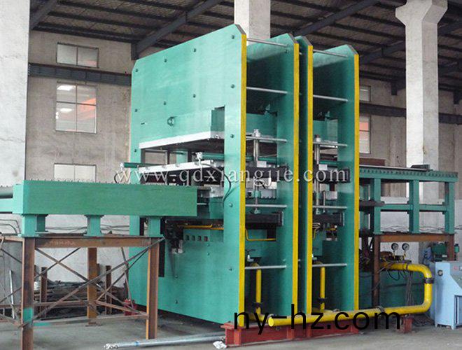 框式(shi)平闆(ban)硫化機