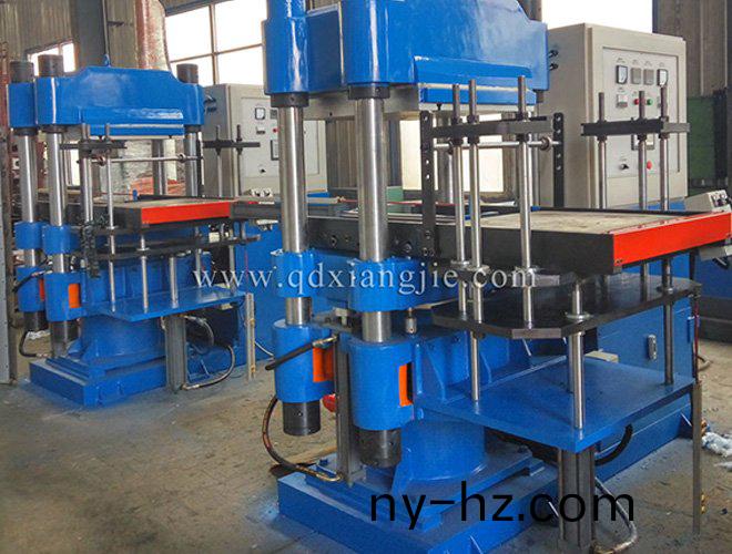 XLB-D 700x700mm /200噸柱(zhu)式硫(liu)化機