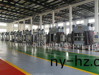 新(xin)設(shè)計(ji)實(shi)心胎(tai)硫(liu)化機