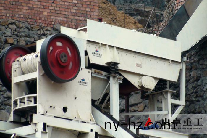 振動(dòng)給料(liao)機(jī)生産廠傢